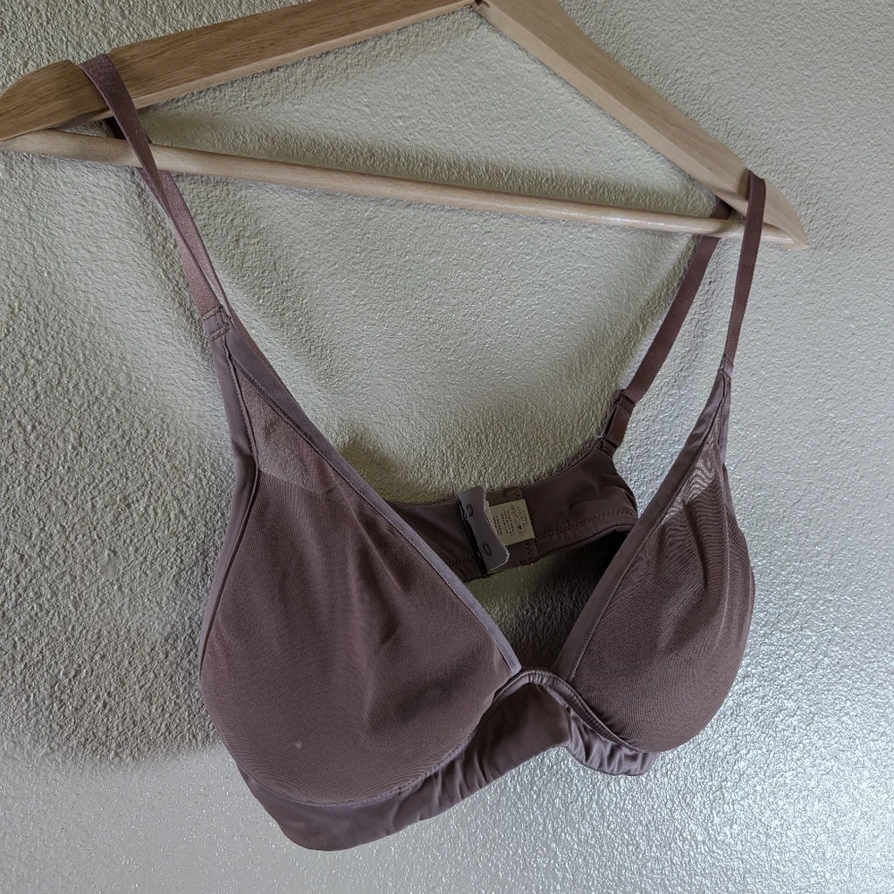 Lululemon Simply‎ Sheer Women's Bra